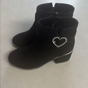 The Children's Place Black Ankle Boots with Heart Accent like new